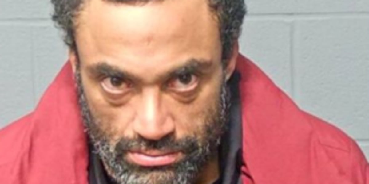 Hartford police arrest convicted felon with stolen gun after threatening complaint