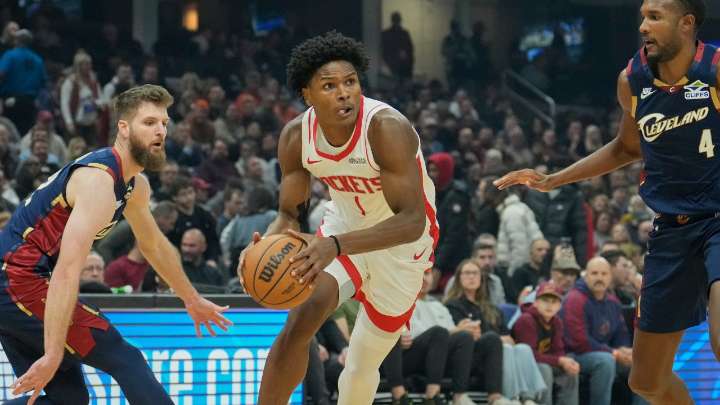 Rockets beat Cavaliers to extend win streak to five