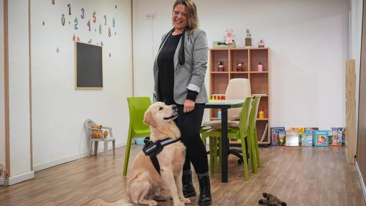 Moscú, el perro terapeuta que ofrece apoyo pedagógico en Badajoz