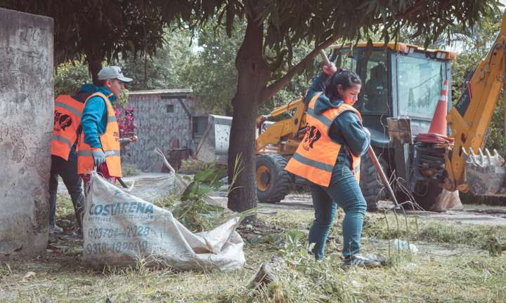 La Municipalidad realizó un operativo de limpieza en el barrio Mariano Moreno