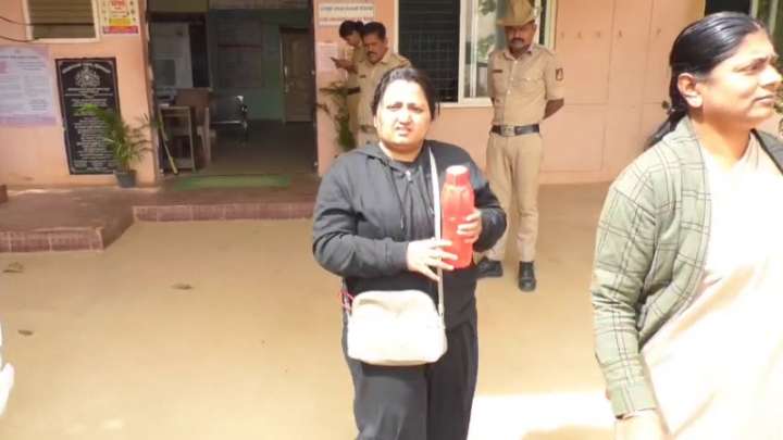 Woman techie on two-wheeler stabs two men in Chikkaballapur, arrested