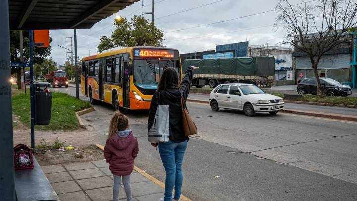 Golpe al bolsillo: desde este sábado el boleto del transporte urbano pasa a $1.720