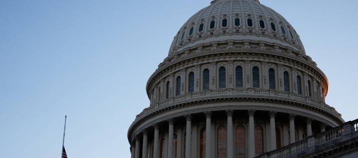 Senadores republicanos y demócratas habrían alcanzado acuerdo para reabrir gobierno federal