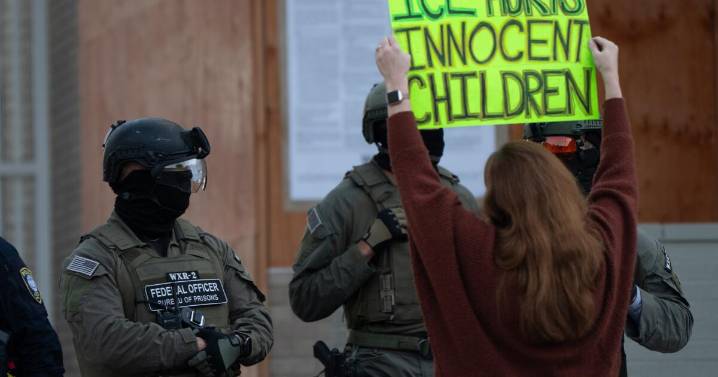 ICE abrirá centro de atención telefónica para que policía localice a niños migrantes no acompañados