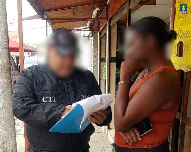 A la cárcel mujer señalada de abusar de su propia hija, grababa las agresiones sexuales y las comercializaba