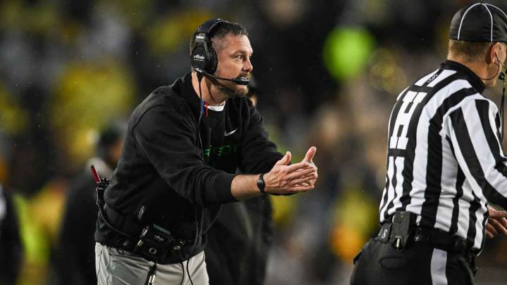 Oregon football’s Dan Lanning takes shot at refs after escaping Iowa with win
