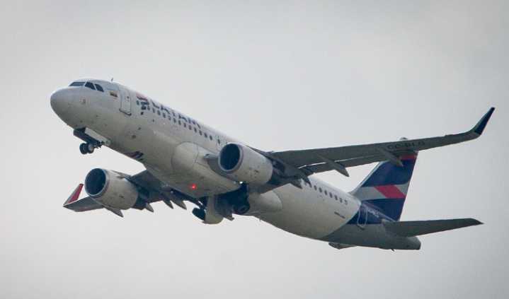 LATAM suspende casi 200 vuelos en Chile por huelga de pilotos