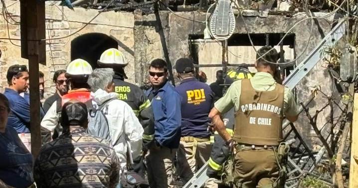 Incendio en tres viviendas deja a un hombre fallecido y 15 damnificados en Caldera