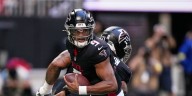 Falcons QB Michael Penix Jr. injures knee against Panthers and replaced by Kirk Cousins