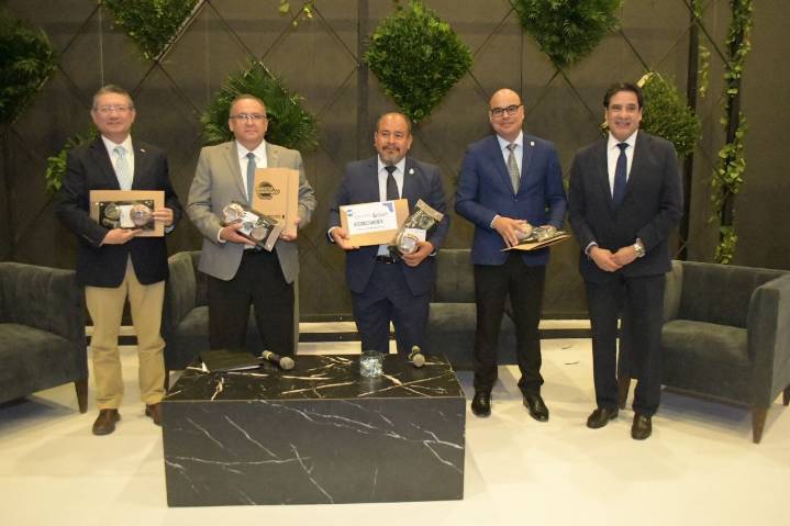 Modera UACH panel sobre estrategias educativas en materia energética