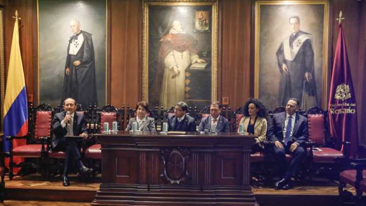Juristas llaman a defender la Constitución de 1991 ante los riesgos de autoritarismo y populismo