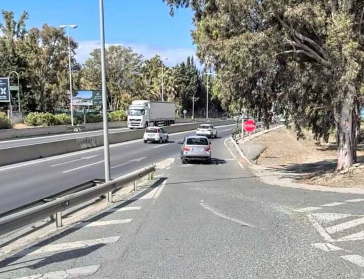 Acusan a García Urbano: bloquea la ampliación del carril de acceso a una barriada por no enviar una simple carta