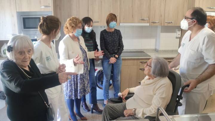 UGT y OSTA piden más plazas en residencias y un convenio autonómico que "dignifique" a estas trabajadoras