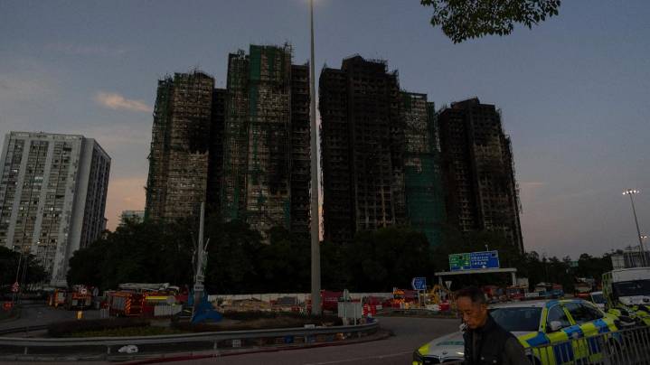 Death toll rises to 128 in Hong Kong residential fire as 8 more arrested over towers' renovation