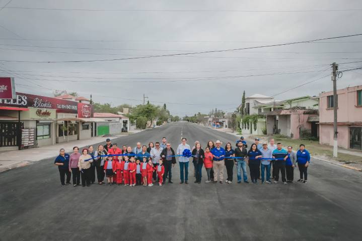 EL PRESIDENTE MUNICIPAL INAUGURA LA PAVIMENTACIÓN DE LA CALLE TAMAULIPAS Y 5 DE FEBRERO, ZONA CENTRO