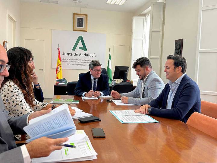 Arcos traslada sus necesidades educativas a la Junta