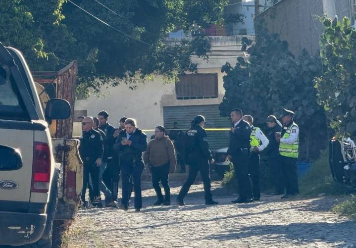 Por revisión a coche con vidrios polarizados matan a agentes de tránsito