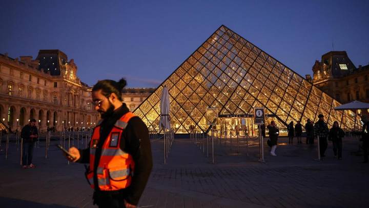 El Louvre cierra una galería y oficinas por precaución ante la fragilidad de las vigas