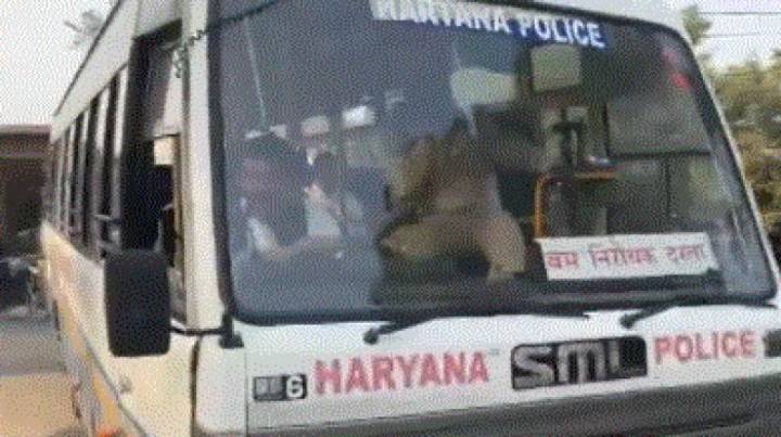 Police Vehicle Labeled 'Bomb Disposal Squad' Enters Al Falah University in Faridabad