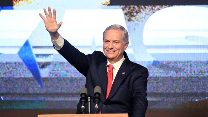 Elecciones Chile: la derecha pasa a segunda vuelta con José Antonio Kast como favorito ante la izquierdista Jeanette Jara