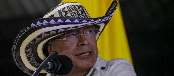 Petro aseguró que "no es un crimen de guerra" bombardeo donde murieron 7 menores