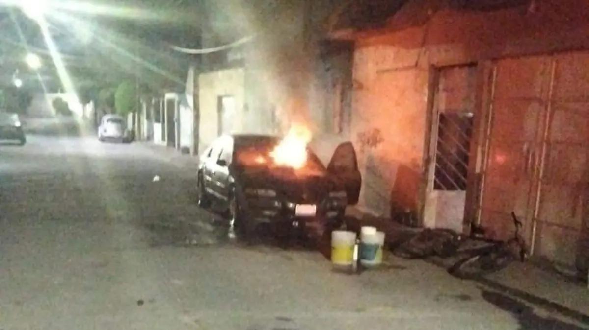 Incendian otro vehículo en Celaya; es el tercer caso en dos días