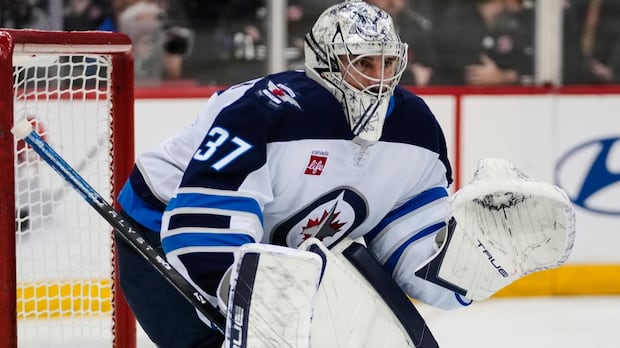 Winnipeg Jets goalie Connor Hellebuyck out at least a month for knee surgery