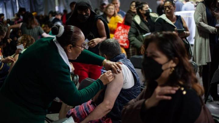 UNAM abre megacentro de vacunación con 100 mil dosis en CU