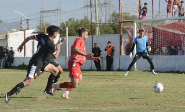 Torneo Clausura: Liniers le ganó a Huracán por penales y forzó la final extra