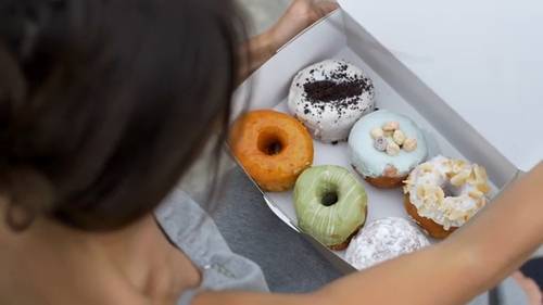 How to control your cravings this holiday season: Simple strategies to help you stay on track