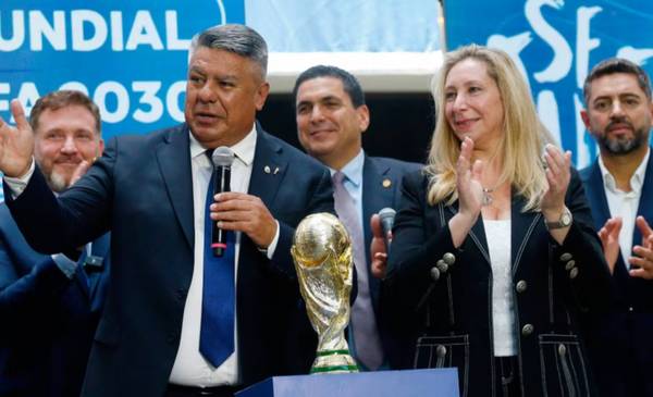 En medio de su disputa con el “Chiqui” Tapia, el Gobierno dejó trascender que no intervendrá la AFA