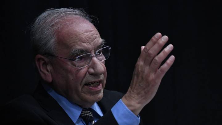 Alfonso Guerra carga contra la deriva sanchista: "La agenda la marca un partido con un 1,6% de votos"