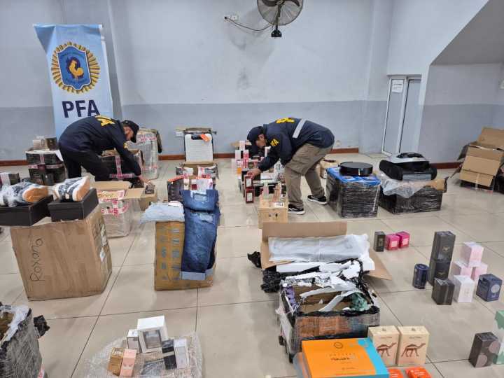 Millonaria incautación de contrabando en Corrientes: hallaron perfumes, cremas, zapatillas y anabólicos