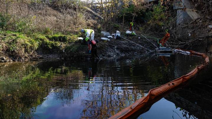 EPA: More than 286,000 gallons of oil mixed with water removed from streams after UPS plane crash