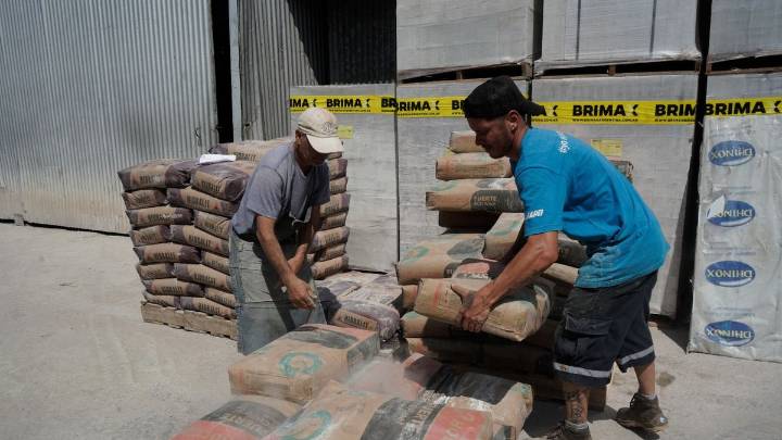 La actividad económica cortó la racha negativa con un leve repunte en octubre