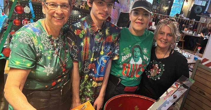 Queen’s Coach goes for a Niagara Falls hat trick with this year’s holiday campaign