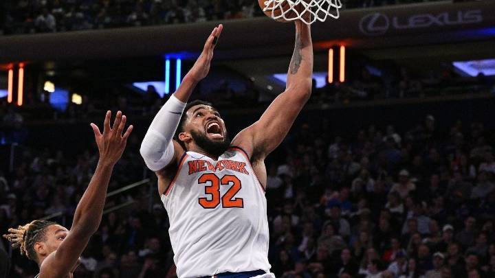 Knicks run Nets off the court, improve to 6