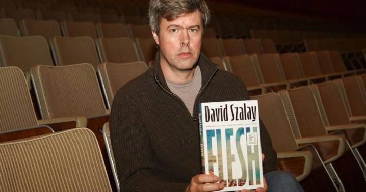 El escritor David Szalay gana el Premio Booker de ficción por su novela "Flesh"