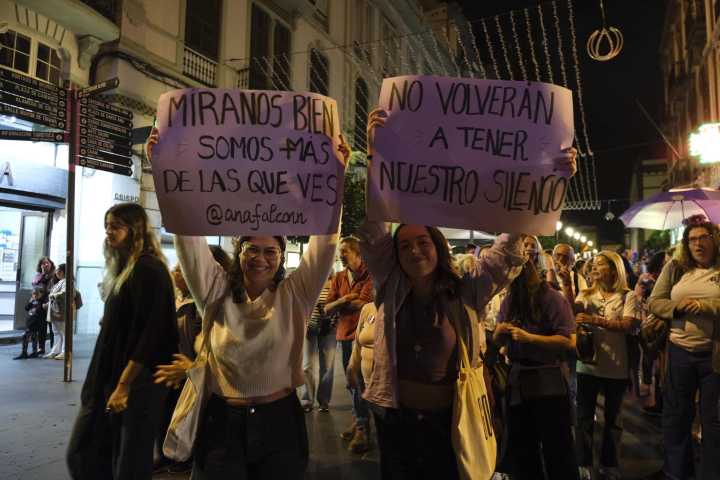 La marea violeta ya marcha por Las Palmas de Gran Canaria contra las violencias machistas: «Por las que están, las que no y las que peligran»