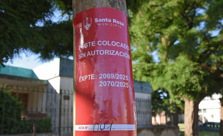 Archivo, multa y retiro de postes al avance de Clarín