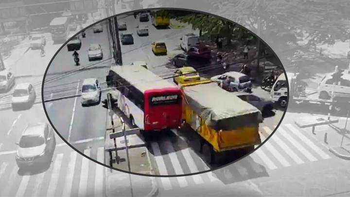 ¡Así fue el impacto! Momento exacto en que la volqueta sin frenos llegó a la esquina del Éxito de Roledo