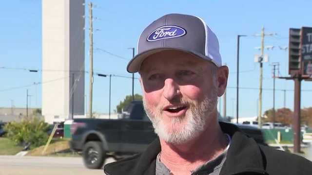 Man who was just 100 yards from Louisville plane crash says 'those pilots are heroes'