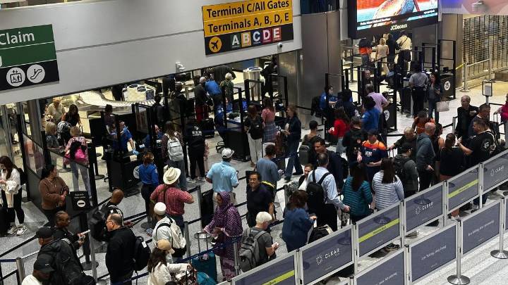 El recorte de la capacidad en aeropuertos de EEUU deja más de 1.700 vuelos cancelados