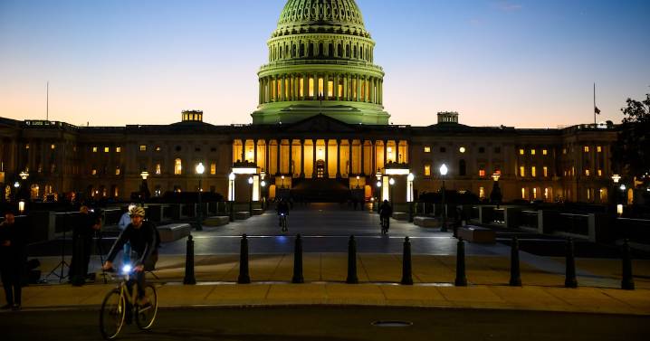 ‘Le dan su domingo’ a Trump: Senadores llegan a acuerdo para terminar el cierre de gobierno en EU