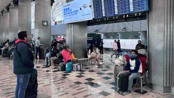 Desmantelan red de tráfico de droga en el AICM