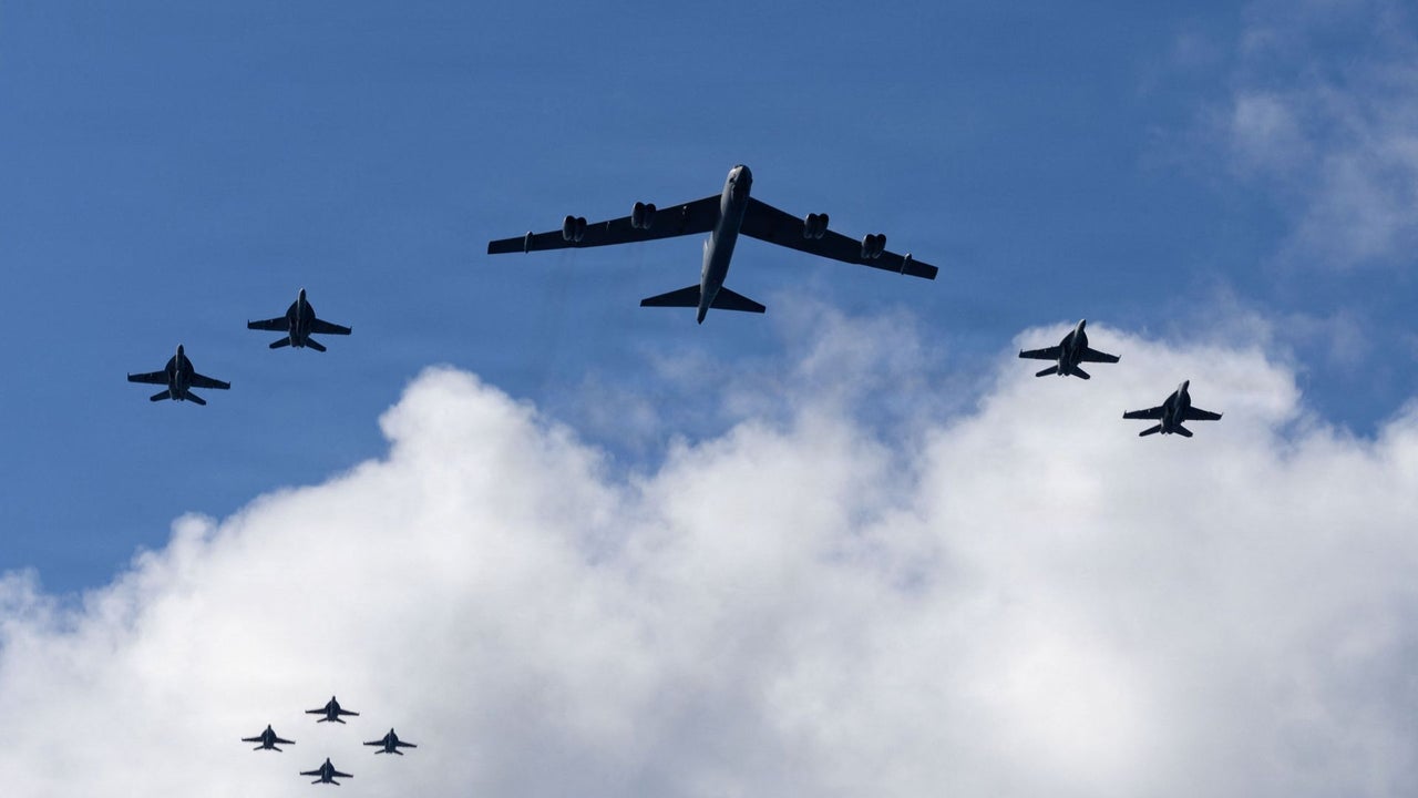 ¿Cuál es el poder bélico de las aeronaves de EE. UU. que han sobrevolado cerca de las costas de Venezuela?