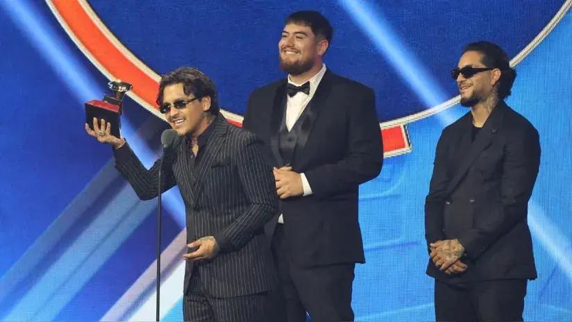 Latin Grammy 2025: Christian Nodal le arrebata el gramófono a su suegro Pepe Aguilar