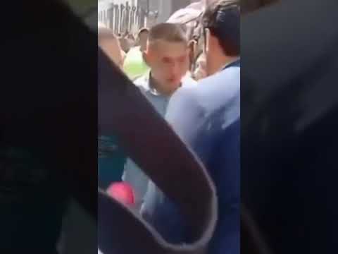 Creep gropes, tries to kiss Mexican President Claudia Sheinbaum as she spoke with citizens #shorts