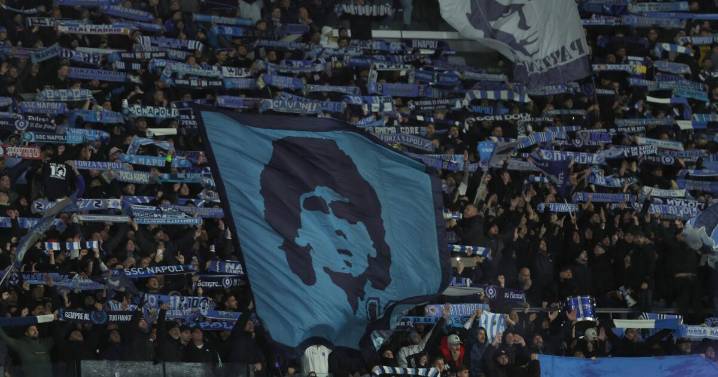 Aficionados del Napoli rinden emotivo homenaje a Diego Maradona a cinco años de su muerte
