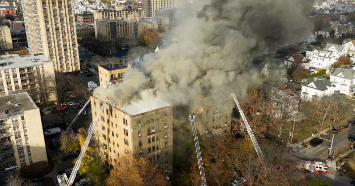 250 displaced in New York apartment building fire